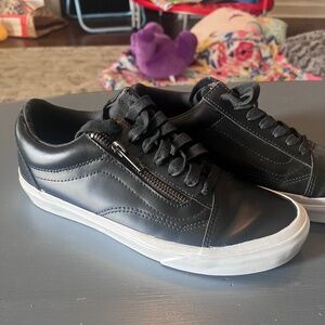 Vans Old Skool Leather Sneaker Size Women's 7.5 Mens 6 Unisex Sneaker